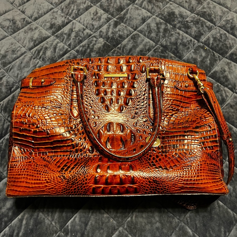 Elegant Brown Crocodile-Embossed Women's Bag